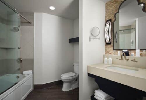 Sedona wilde room 414 grove king bathroom
