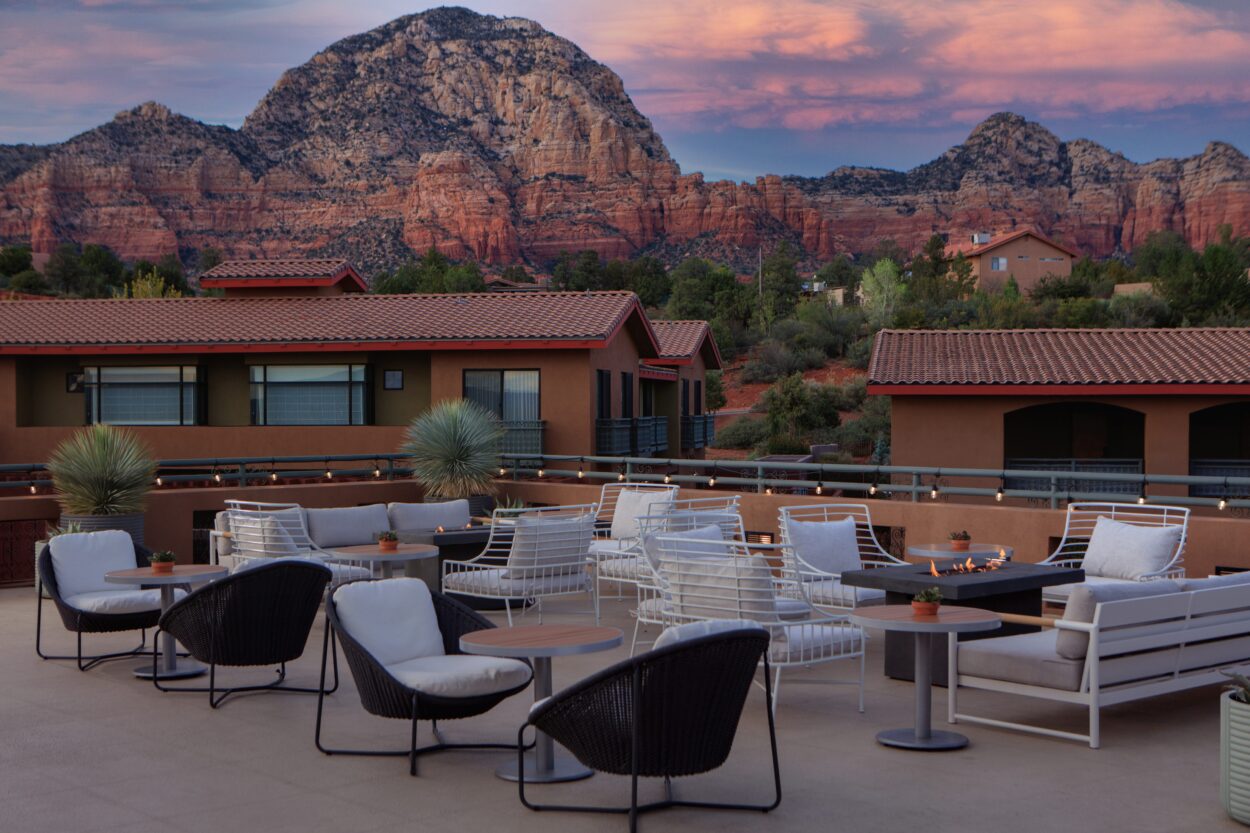 Hotel with views of mountains, pool